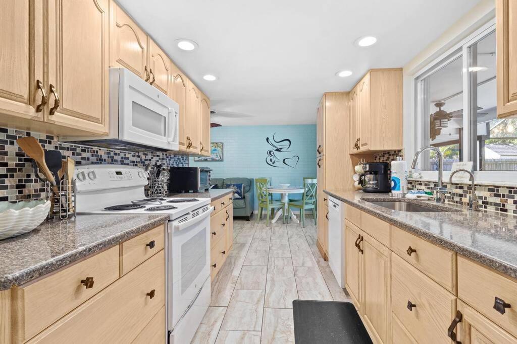 Perfect For Family Gatherings With A Heated Pool! - Clearwater'S Clear Choice Exterior foto